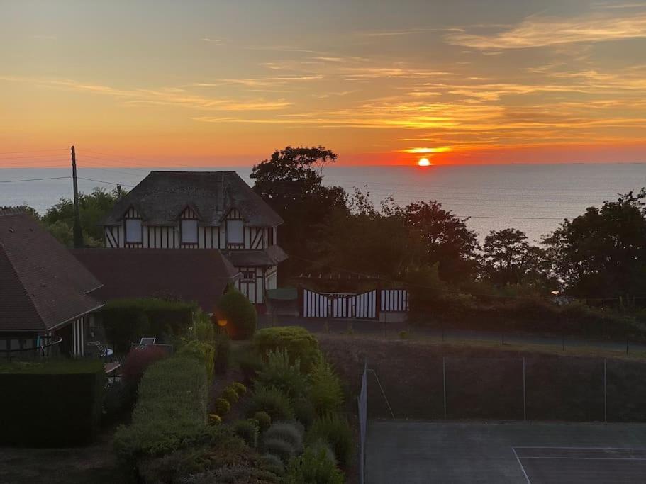 Ferienwohnung Appart Lumineux Avec Vue Sur Mer A 180 Degres Trouville-sur-Mer Exterior foto