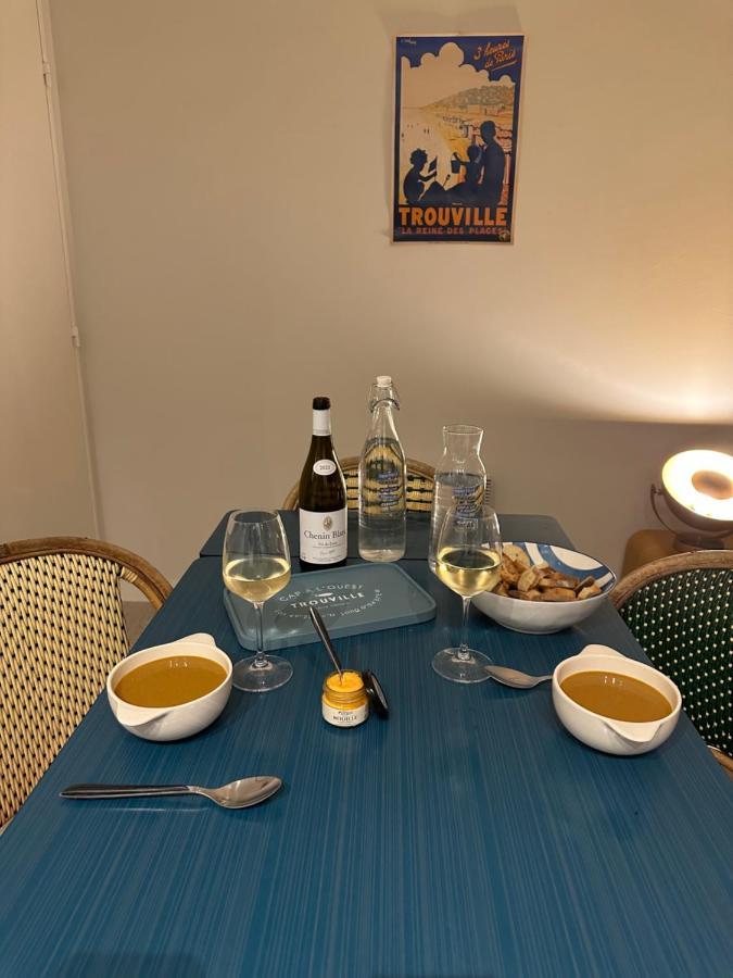 Ferienwohnung Appart Lumineux Avec Vue Sur Mer A 180 Degres Trouville-sur-Mer Exterior foto